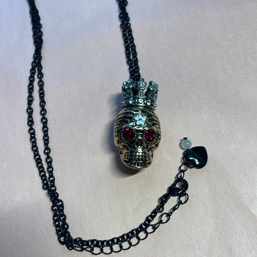 Betsey Johnson skull pendant necklace.